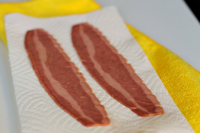 Como fazer bacon de peru no microondas