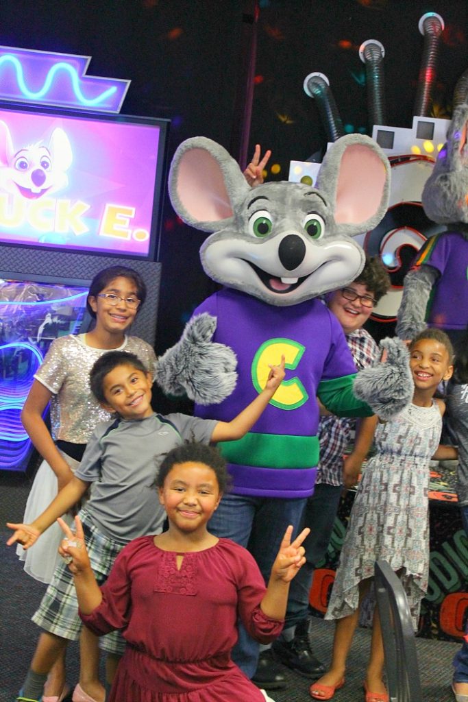 chuck e cheeses and kids